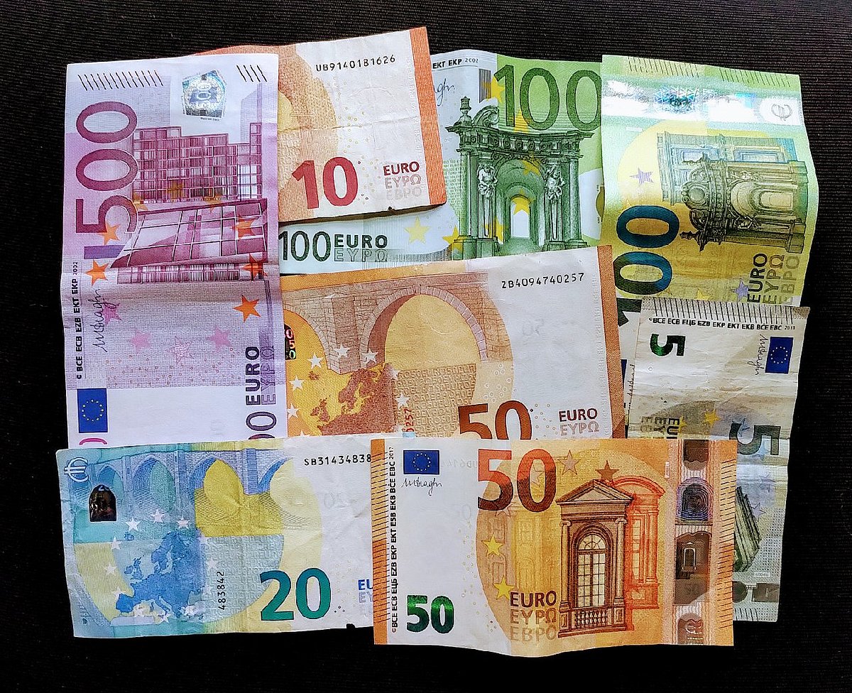 Ist es eine Straftat Falschgeld zu besitzen?